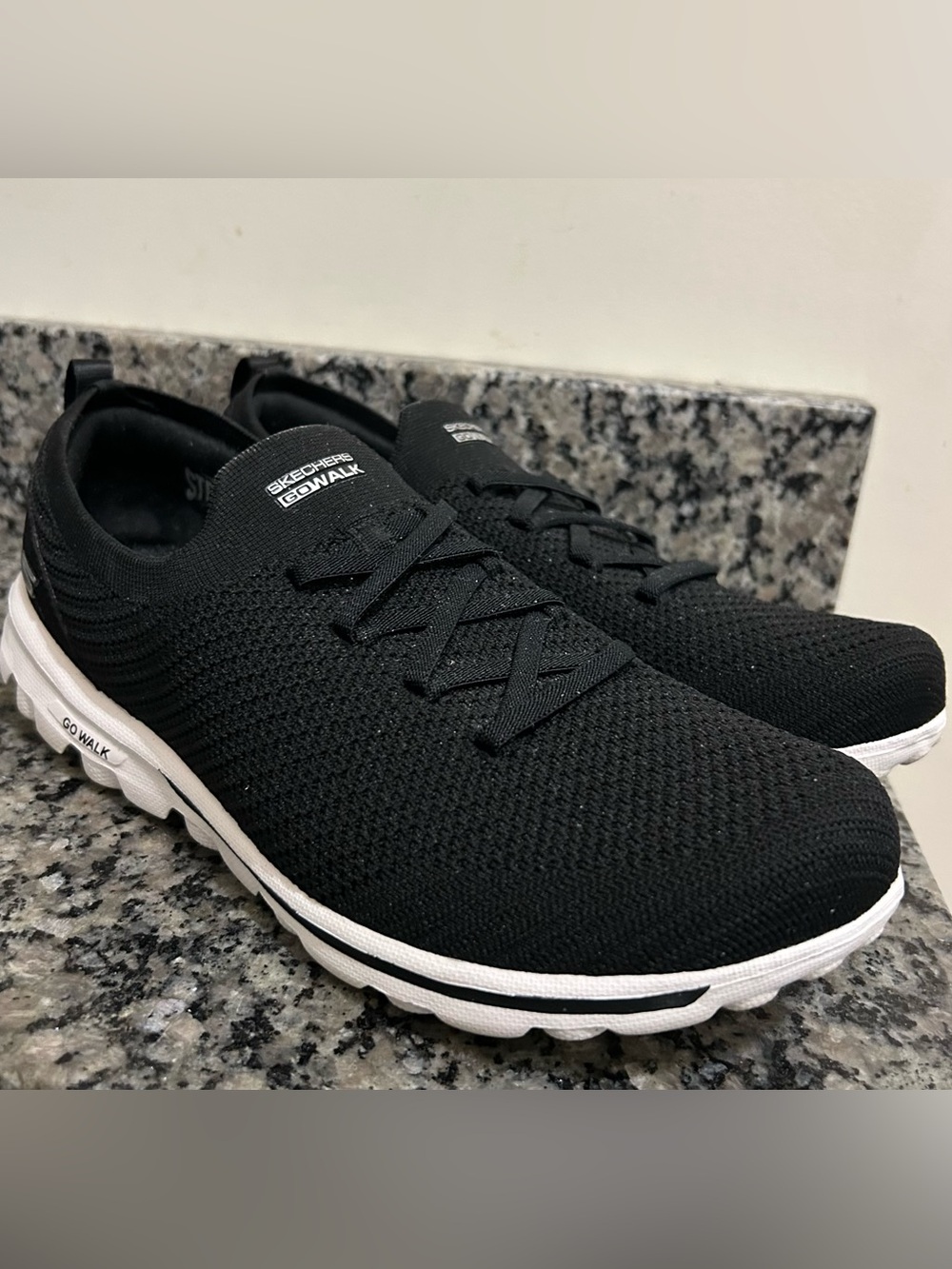 NEW! Skechers GOwalk Black Knit Slip-in’s Sneakers Air Cooled Goga Mat Sz 10